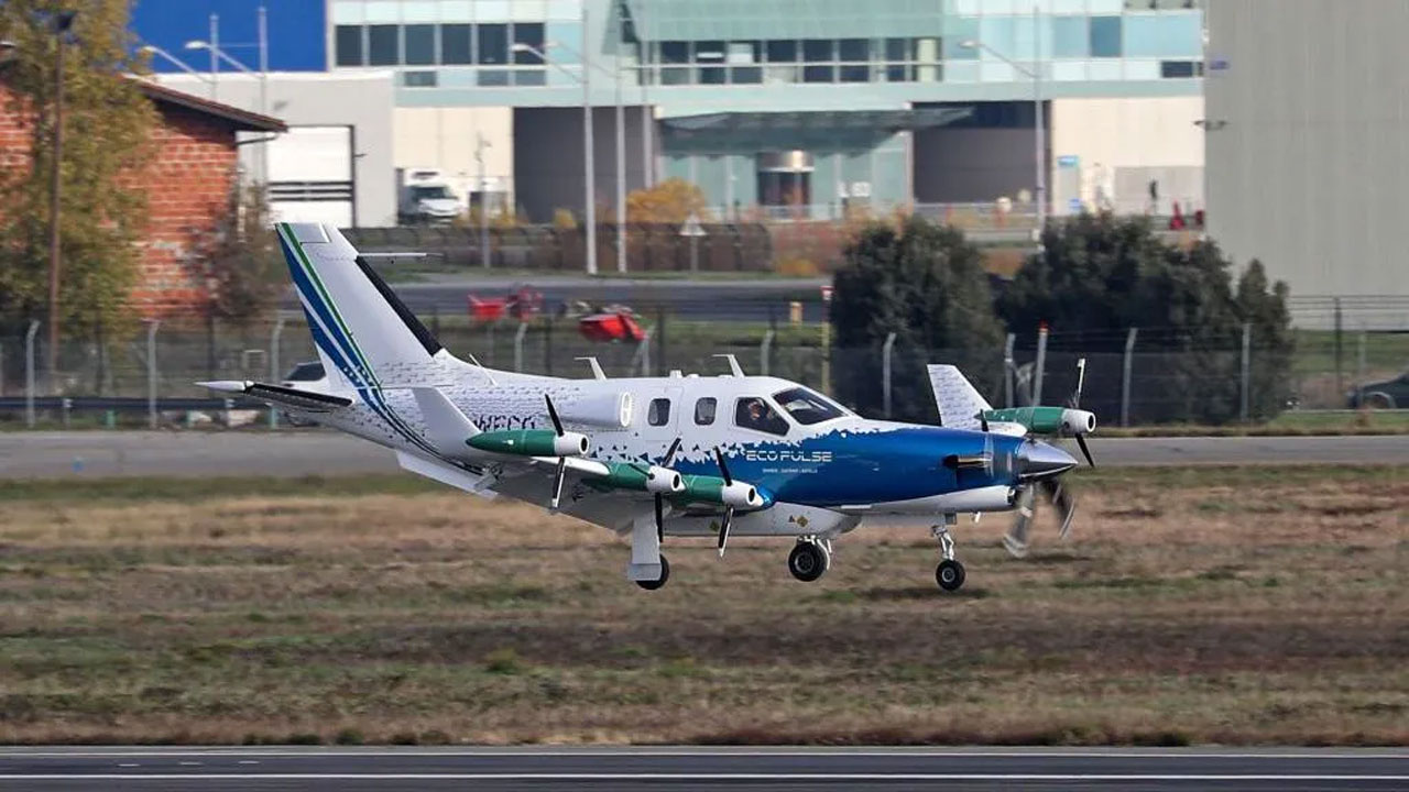 যুক্তরাষ্ট্রে বাড়ির ওপর বিমান বিধ্বস্ত, বেঁচে নেই আরোহীদের কেউ